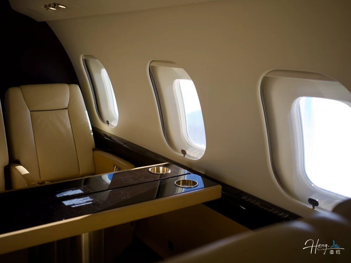 luxury-aircraft-cabin-with-leather-seats-and-table (1)