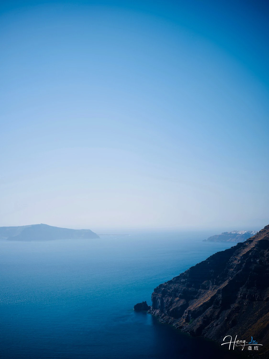 Clear-blue-sea-with-rocky-coastline