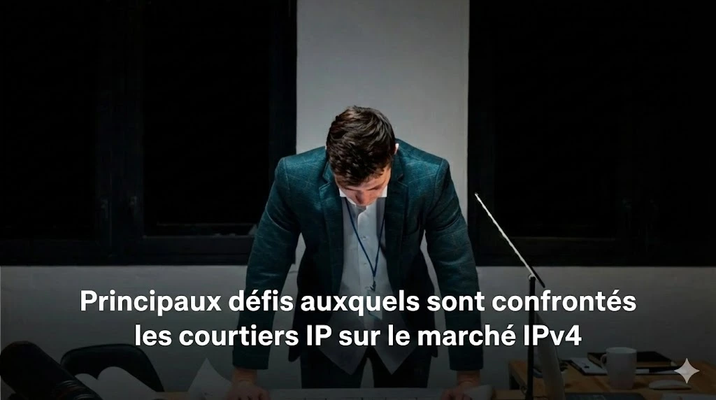 Une vue en plongée d'un homme en costume, penché sur son bureau avec une posture stressée dans un bureau sombre. Le texte en bas de l'image indique : « Principaux défis auxquels sont confrontés les courtiers IP sur le marché IPv4 ».