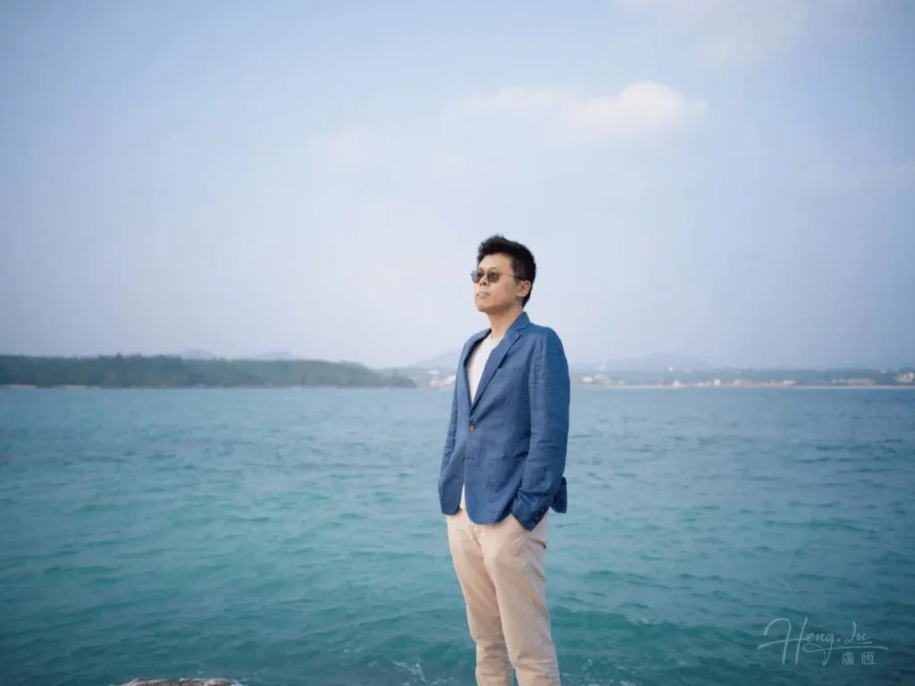 Lu Heng by the sea – internet entrepreneur with global outlook Luheng-in-blue-blazer-standing-by-the-sea