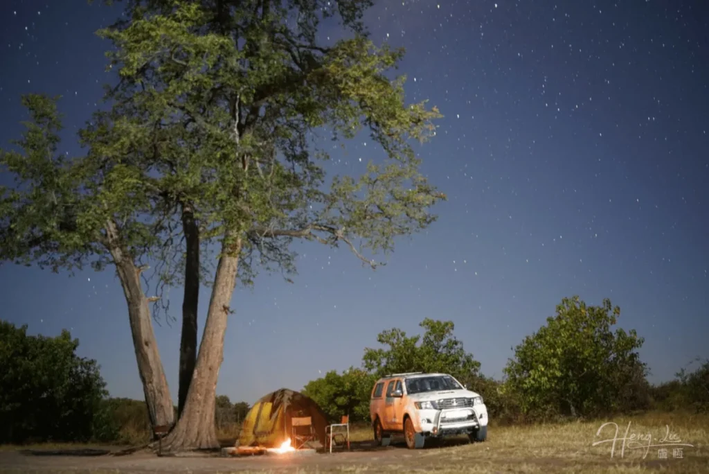 Africa-safari-campsite-with-tent-car-and-night-sky