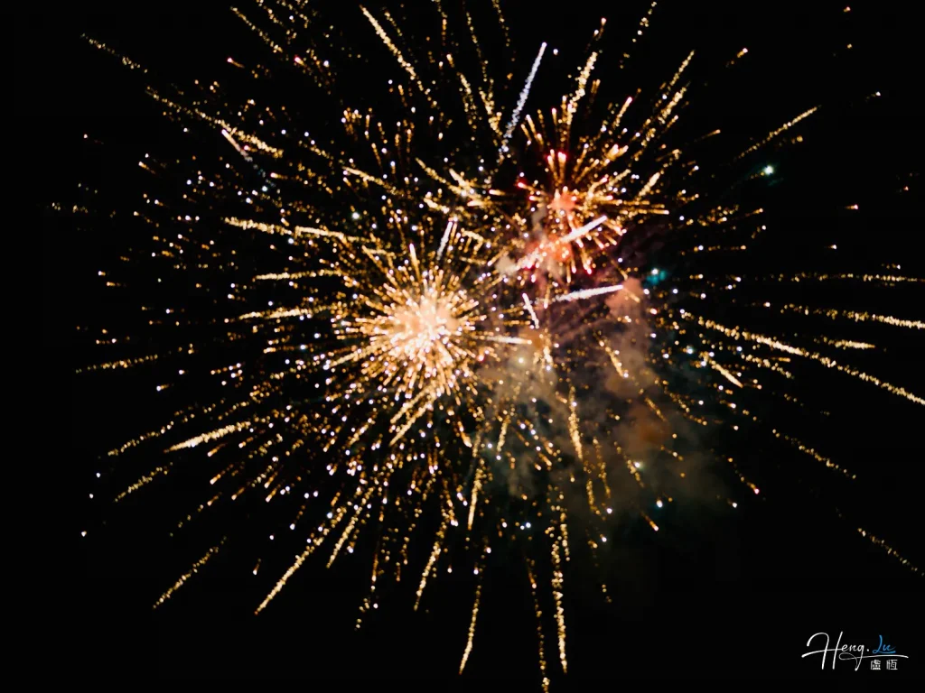 Collision of light and air Dazzling-golden-fireworks-ignite-night-sky-with-sparkling-energ