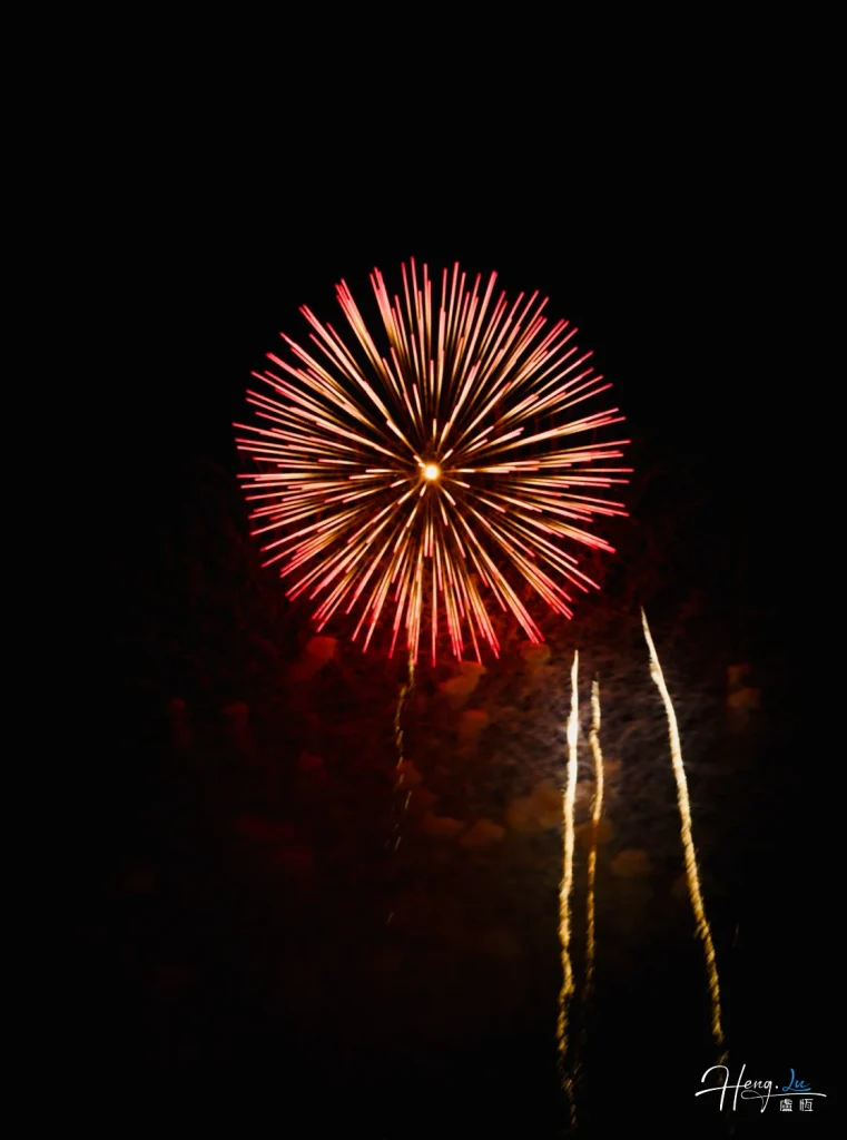 Vibrant Red and Gold Firework Blooming in Dark Night Sky Fiery-red-firework-blooms-like-sunburst-against-midnight-sky