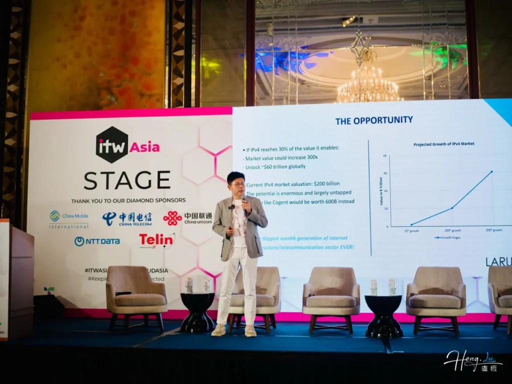 Lu Heng at ITW Asia Luheng-addressing-audience-at-technology-forum