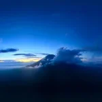 Mountain-peak-surrounded-by-clouds-at-dawn