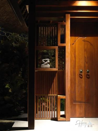A-wooden-door-and-screen-with-stacked-stones