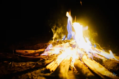 campfire-with-blue-and-yellow-flames-in-darkness